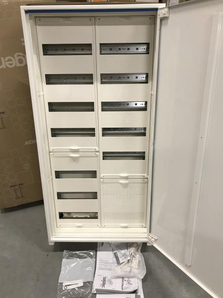 Hager Verteilerschrank mit 1x Verteilerfeld ZU37KS + 1x Verteilerfeld ZU37VT5APZ2 mit APZ, ZB32S